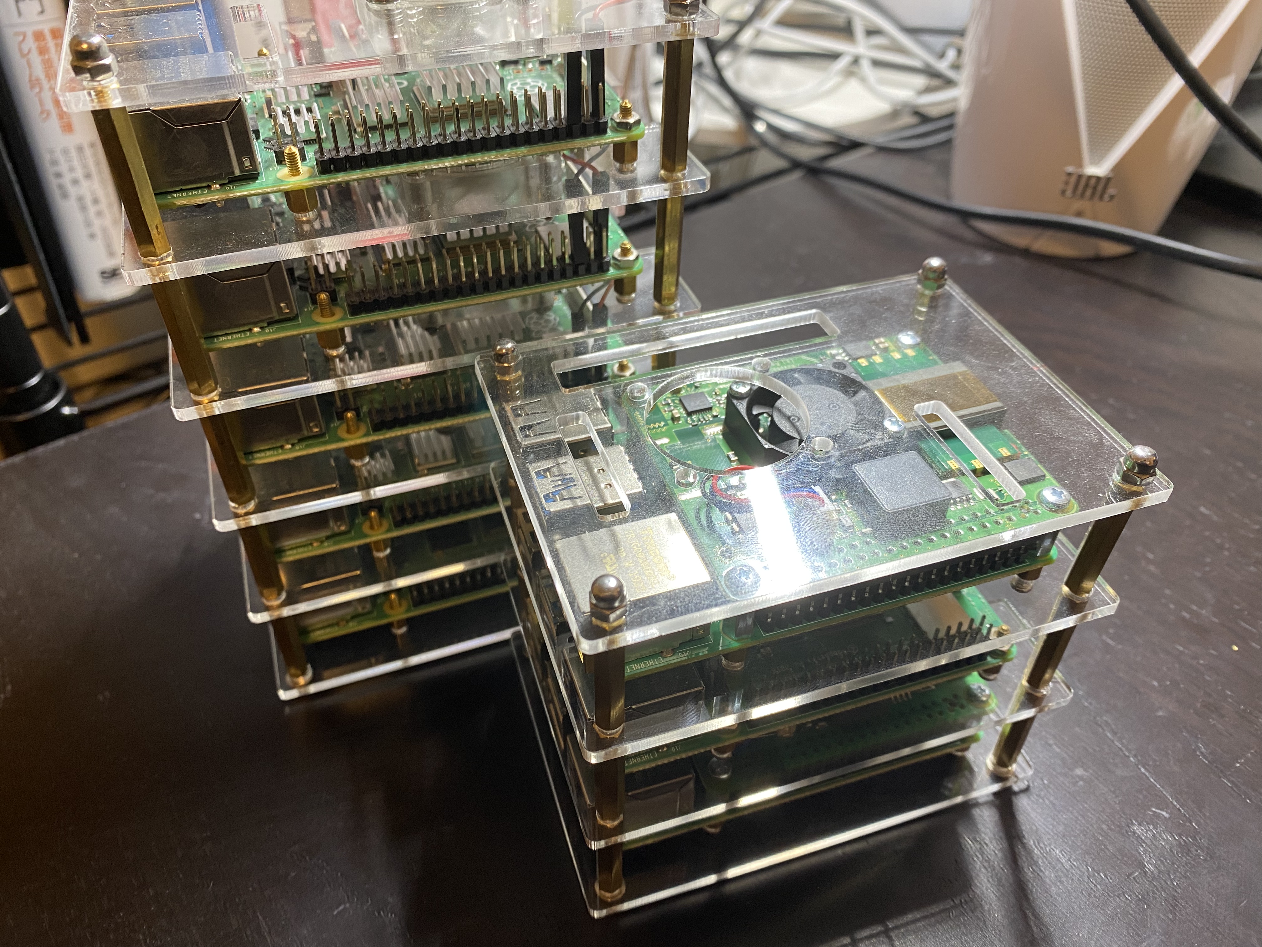 /posts/raspberry-pi-k8s-cluster/part2/cluster.jpg